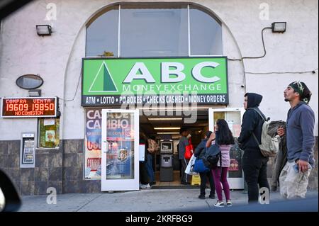 ABC Money Exchange vor dem Grenzübergang San Ysidro am Montag, den 24. Oktober 2022, in San Diego. (Dylan Stewart/Bild von Sport) Stockfoto