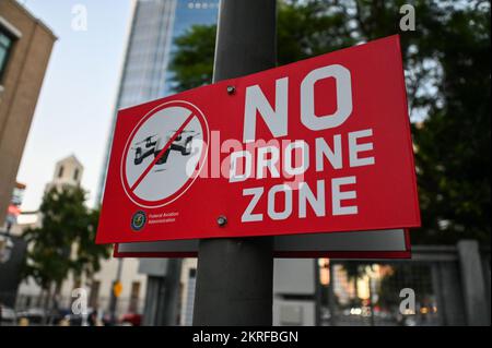 Am Montag, den 24. Oktober 2022, in San Diego ist in der Nähe des Petco Parks keine Beschilderung für die Drohnenzone der Federal Aviation Administration (FAA) zu sehen. (Dylan Stewart/Im Stockfoto