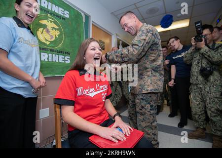 ANNAPOLIS, MD. (17. November 2022) Klasse von 2023 Schiffsmännern der 5. Kompanie erhalten ihren Dienstauftrag an der U.S. Naval Academy. Nach Abschluss und Inbetriebnahme im Mai werden 75 Prozent als Fähnrich der U.S. Navy und 25 Prozent als Second Lieutenants des U.S. Marine Corps kommissionieren. Die Marineakademie bereitet junge Männer und Frauen vor, professionelle Offiziere mit Kompetenz, Charakter und Mitgefühl im US Navy and Marine Corps zu werden. Midshipmen, US Naval Academy, Veranstaltung, Stockfoto