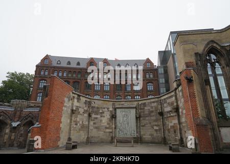 Ausschnitt der Memorial Street Nicolai im Stadtzentrum, erinnert an die Zerstörung durch den Zweiten Weltkrieg Stockfoto