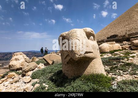 Berg Nemrut, Nemrut Dagi, Westterrasse, Adlerkopfstatue, Commagene Königreich, Kahta, Provinz Adıyaman, Türkei, Asien Stockfoto