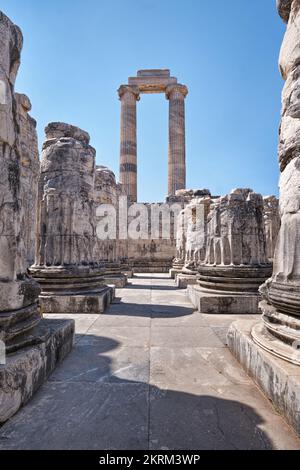 Didim, Türkei - 23. August 2021 Ein Blick vom Apollo-Tempel in Didyma oder Didymaion war der viertgrößte Tempel in der antiken griechischen Welt Stockfoto