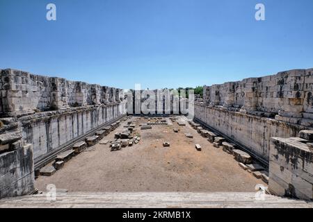 Didim, Türkei - 23. August 2021 Ein Blick vom Apollo-Tempel in Didyma oder Didymaion war der viertgrößte Tempel in der antiken griechischen Welt Stockfoto