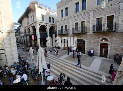 Die lebendige Alrov Mamilla Avenue ist ein beliebtes Open-Air-Einkaufszentrum in Jerusalem, Israel. Stockfoto