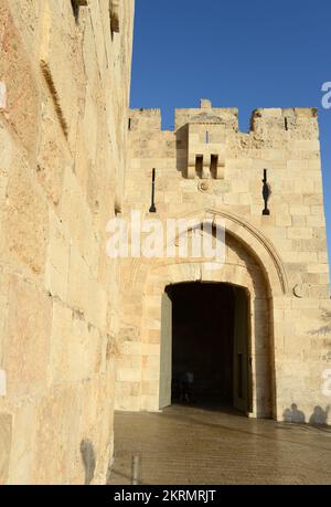 Das Jaffa-Tor ist eines der sieben Tore der Altstadt Jerusalems. Stockfoto