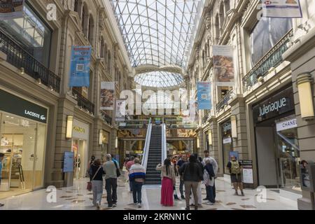 Av. Cordoba Street Outlet, Buenos Aires, Südamerika; Argentinien Stockfoto