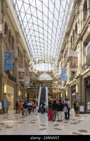 Av. Cordoba Street Outlet, Buenos Aires, Südamerika; Argentinien Stockfoto