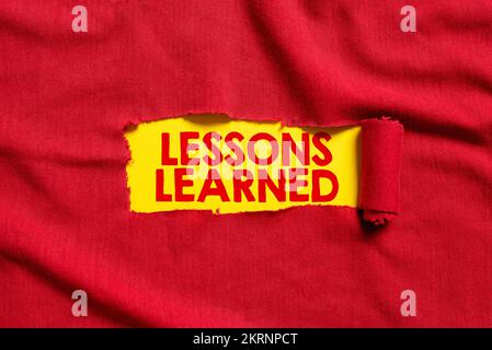 Inspiration mit Zeichen Gelernte Lektionen, Geschäftsansatz das Wissen oder Verständnis, das durch Erfahrung gewonnen wurde Stockfoto