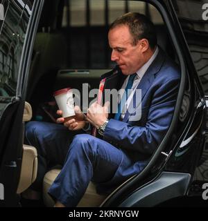 London, Großbritannien. 29.. November 2022. Dominic Raab MP, Stellvertretender Premierminister, Lordkanzler, Staatssekretär für Justiz. Konservative Parteiminister der Regierung Rishi Sunak nehmen an der wöchentlichen Kabinettssitzung in Downing Street, Westminster, Teil. Kredit: Imageplotter/Alamy Live News Stockfoto