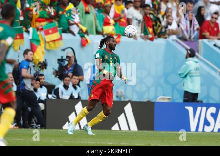 Al-Wakrah, Katar. 28.. November 2022. Andre-Frank Zambo Anguissa (CMR) Fußball : FIFA Weltmeisterschaft 2022 Gruppenspiel Gruppe G zwischen Kamerun 3-3 Serbien im Al Janoub Stadion in Al Wakrah, Katar . Kredit: Mutsu Kawamori/AFLO/Alamy Live News Stockfoto