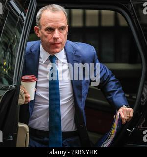 London, Großbritannien. 29.. November 2022. Dominic Raab MP, Stellvertretender Premierminister, Lordkanzler, Staatssekretär für Justiz. Konservative Parteiminister der Regierung Rishi Sunak nehmen an der wöchentlichen Kabinettssitzung in Downing Street, Westminster, Teil. Kredit: Imageplotter/Alamy Live News Stockfoto