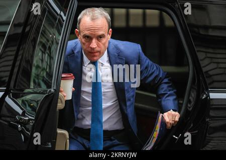 London, Großbritannien. 29.. November 2022. Dominic Raab MP, Stellvertretender Premierminister, Lordkanzler, Staatssekretär für Justiz. Konservative Parteiminister der Regierung Rishi Sunak nehmen an der wöchentlichen Kabinettssitzung in Downing Street, Westminster, Teil. Kredit: Imageplotter/Alamy Live News Stockfoto