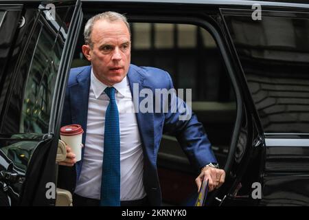 London, Großbritannien. 29.. November 2022. Dominic Raab MP, Stellvertretender Premierminister, Lordkanzler, Staatssekretär für Justiz. Konservative Parteiminister der Regierung Rishi Sunak nehmen an der wöchentlichen Kabinettssitzung in Downing Street, Westminster, Teil. Kredit: Imageplotter/Alamy Live News Stockfoto