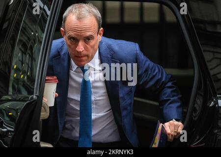 London, Großbritannien. 29.. November 2022. Dominic Raab MP, Stellvertretender Premierminister, Lordkanzler, Staatssekretär für Justiz. Konservative Parteiminister der Regierung Rishi Sunak nehmen an der wöchentlichen Kabinettssitzung in Downing Street, Westminster, Teil. Kredit: Imageplotter/Alamy Live News Stockfoto