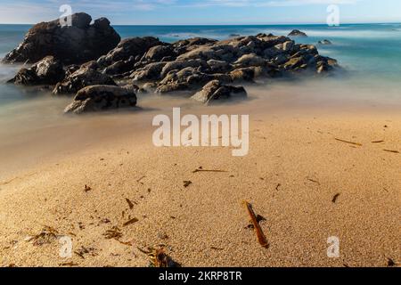 Lange Exposition am Meer in Povoa de Vazim, nördlich von Portugal Stockfoto