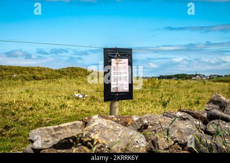 ENNISCRONE, COUNTY SLIGO, IRLAND - JULI 15 2022 : Erklärung des Occupiers Liability Act 1995. Stockfoto