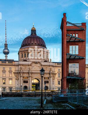 Rekonstruktion der Ecke Schinkels Bauakademie und Berliner Palast-Rekonstruktion als Humboldt-Forum, Mitte, Berlin, Deutschland Stockfoto