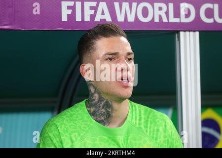 Ederson aus Brasilien während des Nationalspiels der FIFA Fussball-Weltmeisterschaft Katar 2022 Gruppe G zwischen Brasilien und der Schweiz am 28. November 2022 im Stadium 974 in Doha, Katar. Foto von Peter Dovgan. Nur redaktionelle Verwendung, Lizenz für kommerzielle Verwendung erforderlich. Keine Verwendung bei Wetten, Spielen oder Veröffentlichungen von Clubs/Ligen/Spielern. Stockfoto