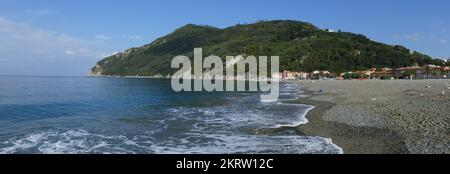 Der Strand von Riva Trigoso in Sestri Levante mit klaren Blaues Wasser Stockfoto