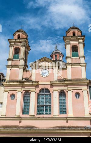 Farbenfrohe Kirche in Varese Ligure Stockfoto