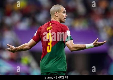 Lusail, Katar. 28.. November 2022. Fußball: Weltmeisterschaft, Portugal - Uruguay, Vorrunde, Gruppe H, Spieltag 2, Lusail-Stadion, Portugals Pepe-Gesten. Kredit: Tom Weller/dpa/Alamy Live News Stockfoto