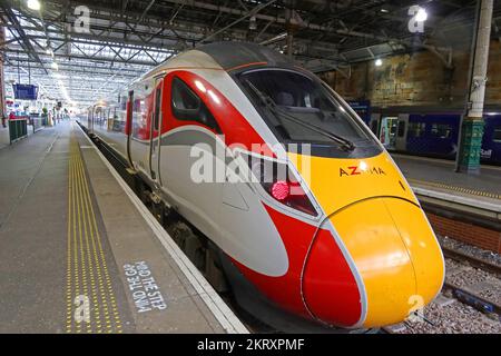 LNER, London North Eastern Railway Train 800108 Azuma Engine, am Waverley Bahnhof, Edinburgh City Centre, Schottland, UK, EH1 3EG Stockfoto