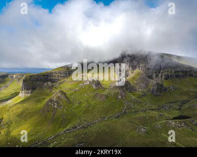 Panoramablick aus der Vogelperspektive auf die schottische Hochlandinsel Isle of Skye auf den nördlichen schottischen Hebriden Stockfoto