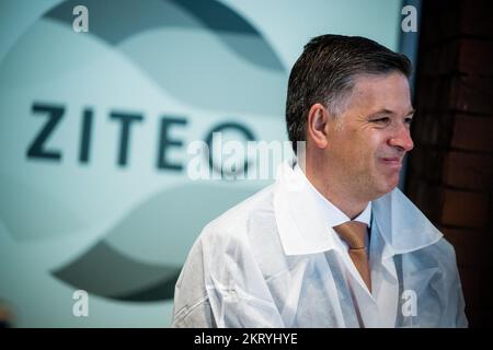 ACHTUNG REDAKTEURE - BERICHTERSTATTUNG VON INBEV AN BELGA BEANTRAGT - NUR REDAKTIONELLE VERWENDUNG - Anheuser-Busch InBev CEO Michel Doukeris, abgebildet bei einem Besuch im ab InBev Global Innovation and Technology Center, Dienstag, den 29. November 2022, in Leuven. BELGA FOTO JASPER JACOBS Stockfoto