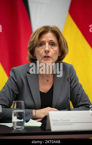 29. November 2022, Rheinland-Pfalz, Mainz: Malu Dreyer (SPD, M ...