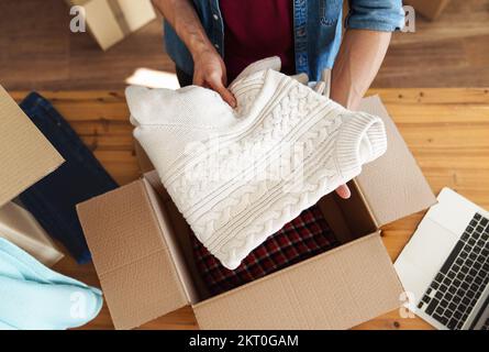 Inhaber eines Online-Shops für kleine Modegeschäfte Stockfoto