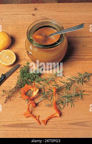 Rosemary Honey in einem Glasglas Stockfoto