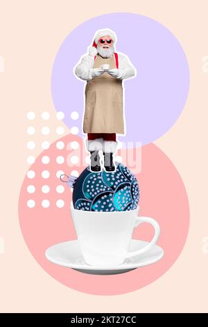 Weihnachtspostkartencollage des lustigen santa claus Baristas, der aromatischen Espresso auf Baumspielzeug-Dekor herstellt Stockfoto