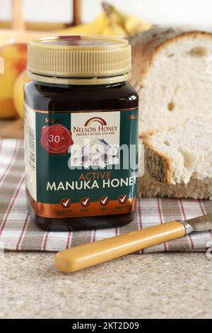 Nelson Manuka Honig ein monofloral in Neuseeland Honig aus dem Nektar der Manuka oder Tee Baum produziert Stockfoto