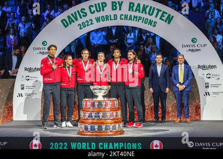 Die kanadische Mannschaft feiert ihren ersten Endsieg beim Davis Cup in Malaga, Spanien Stockfoto