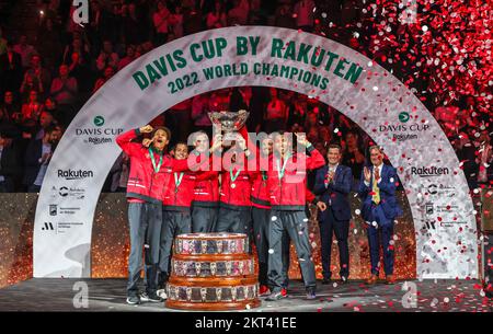 Die kanadische Mannschaft feiert ihren ersten Endsieg beim Davis Cup in Malaga, Spanien Stockfoto