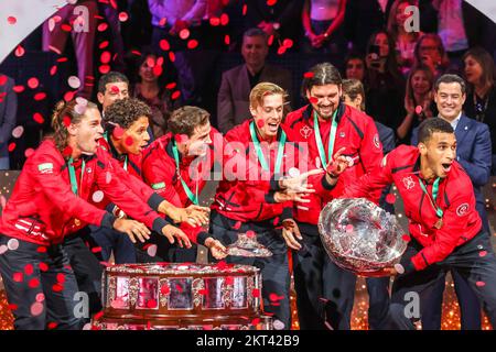 Die kanadische Mannschaft feiert ihren ersten Endsieg beim Davis Cup in Malaga, Spanien Stockfoto