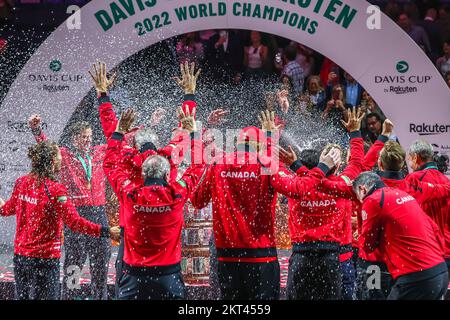 Die kanadische Mannschaft feiert ihren ersten Endsieg beim Davis Cup in Malaga, Spanien Stockfoto