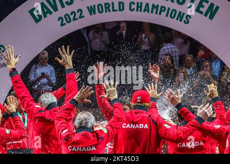 Die kanadische Mannschaft feiert ihren ersten Endsieg beim Davis Cup in Malaga, Spanien Stockfoto