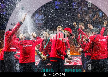 Die kanadische Mannschaft feiert ihren ersten Endsieg beim Davis Cup in Malaga, Spanien Stockfoto