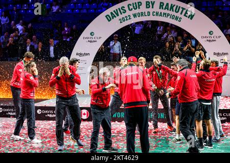 Die kanadische Mannschaft feiert ihren ersten Endsieg beim Davis Cup in Malaga, Spanien Stockfoto