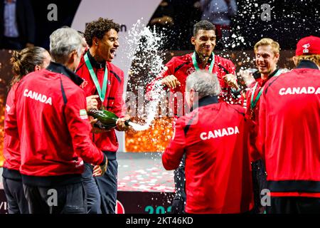 Die kanadische Mannschaft feiert ihren ersten Endsieg beim Davis Cup in Malaga, Spanien Stockfoto