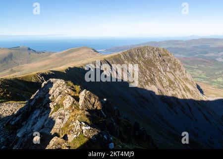 In der Nähe des Gipfels von Cadair Idris oder Cader Idris mit Blick auf Cyfrwy und Barmouth Stockfoto