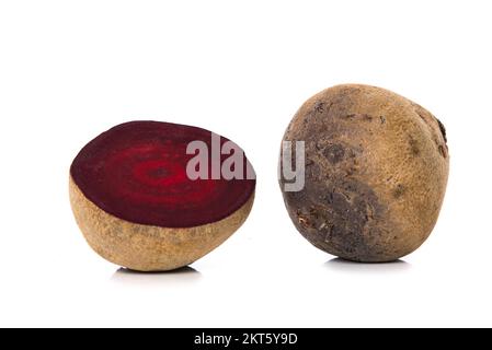 Rote Beete isoliert auf weißem Hintergrund Stockfoto