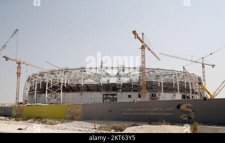 Aktenfoto vom 02.-10-2019 von Einer allgemeinen Ansicht des Al Thumama Stadions, das im Bau ist, in Doha, Katar. Zwischen 400 und 500 Migranten sind infolge der Entwicklung im Zusammenhang mit der Katar-Weltmeisterschaft gestorben, so der Chefturnier. Das Foto sollte lauten: Martin Rickett/PA Wire. Ausgabedatum: Ausgabedatum: Dienstag, 29. November 2022. Stockfoto