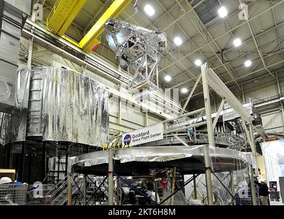 Das James Webb Teleskop im Bau / NASA-Wissenschaftler Stockfoto