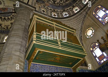 Die Hekimoglu Ali Pasha Moschee und der Komplex in Istanbul, Türkei, wurden 1735 erbaut. Stockfoto