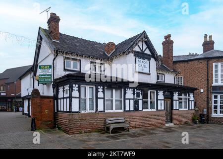 Das hat den Crown Pub, später Saxon Grill, im Stadtzentrum von Sandbach Cheshire UK geschlossen Stockfoto