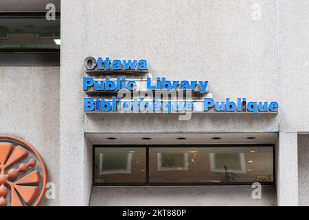 Ottawa, Kanada - 10. November 2022: Ottawa Public Library Building in der Innenstadt. Stockfoto