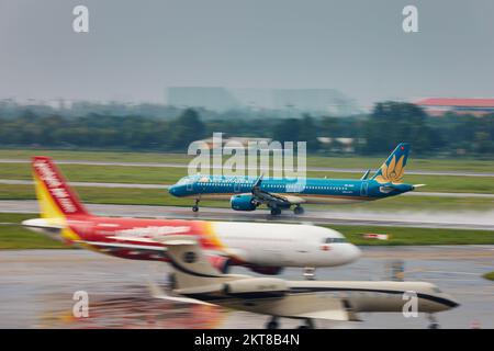 Ho-Chi-Minh-Stadt, Vietnam - 04. November 2022: Vietnam Airlines Airbus A321 NEO während des Abflugs vom internationalen Flughafen Tan Son Nhat in Vietnam. Stockfoto