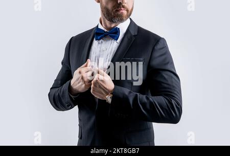 Verkürzter Smoking-Mann im Studio. Foto eines Mannes im Smoking. Ein Mann trägt einen formellen Anzug. Mann im Smoking Stockfoto